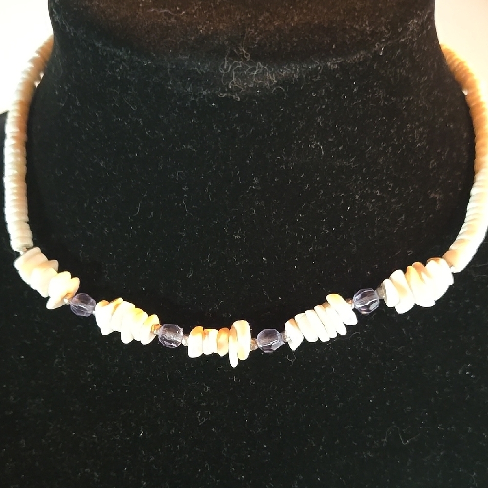 Shell Necklace - Picture 2 of 4
